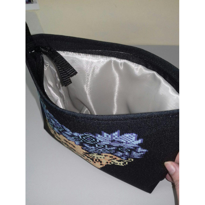 Дівчина з кавою. Косметичка для вишивання бісером (Код:КОС181)