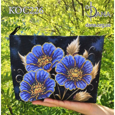 Сині квіти. Косметичка з нанесеною схемою для вишивки бісером (Код:КОС226)